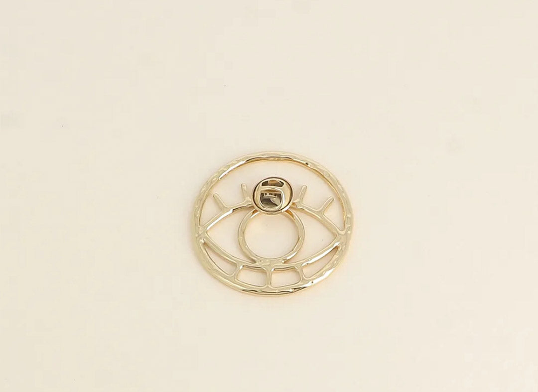 La broche "Oeil protecteur"