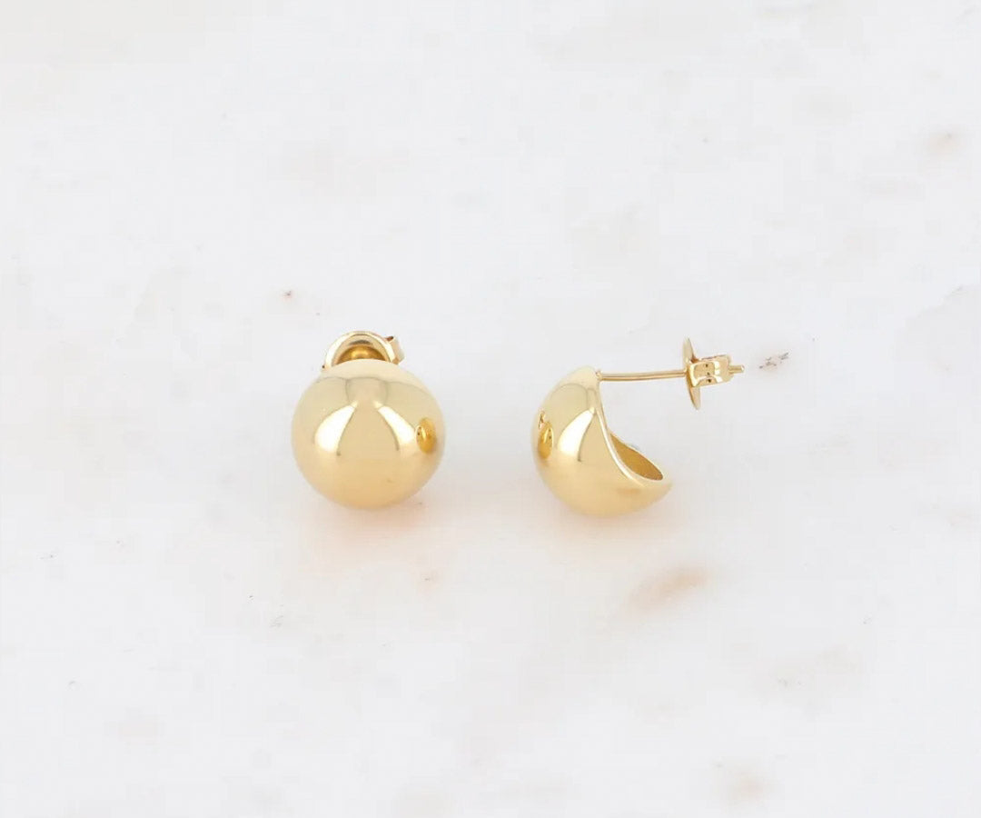 Les boucles d'oreilles CASSIE