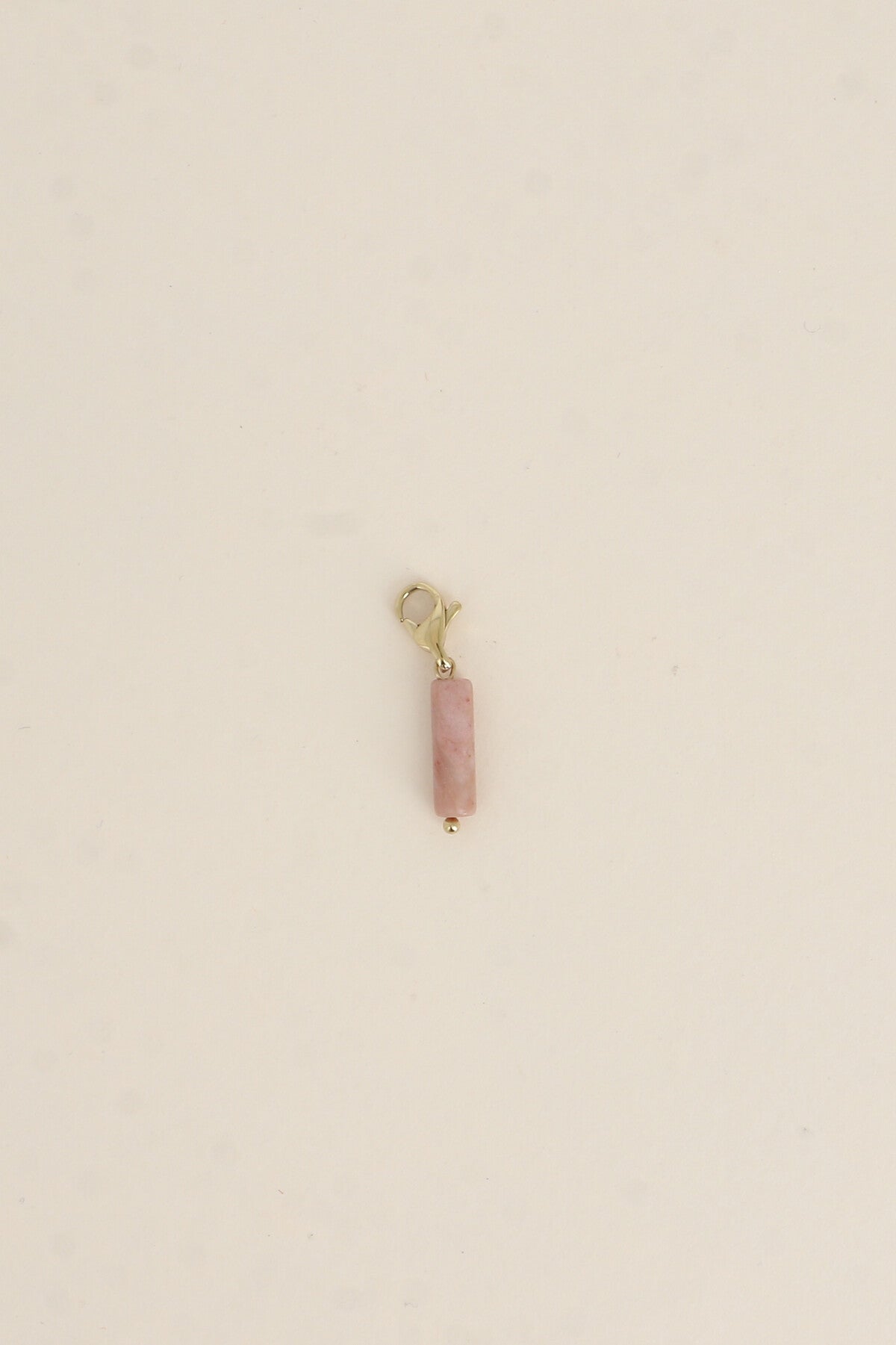 Le charm "cylindre" en rhodonite.