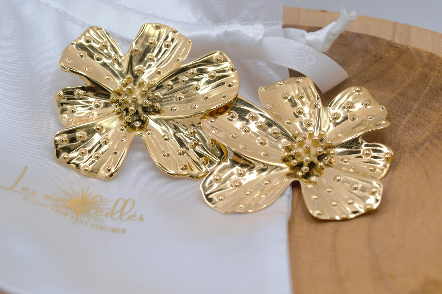 Les boucles d'oreilles "Magnolia"