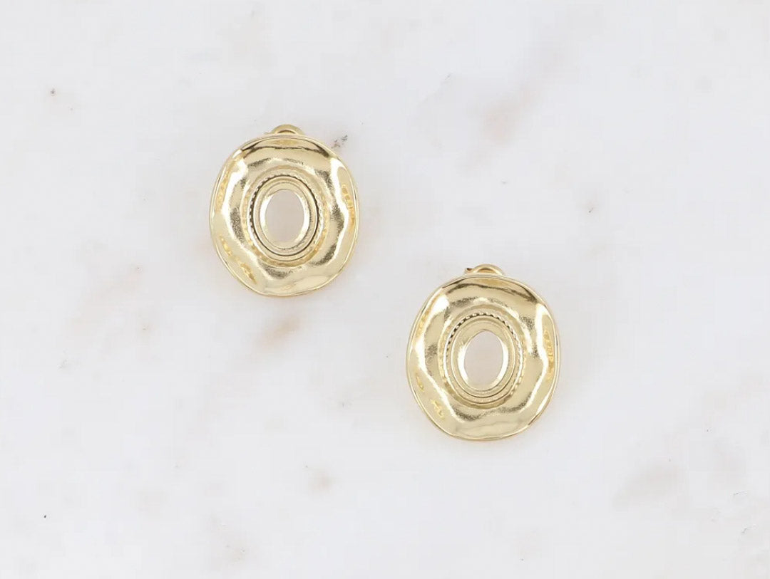 Les boucles d'oreilles AGLAE