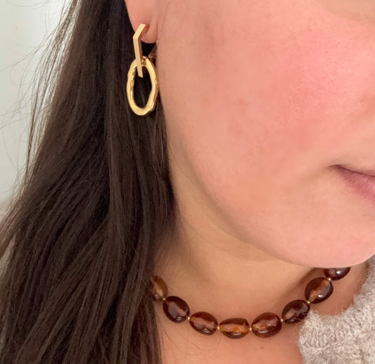Les boucles d'oreilles RAVEN