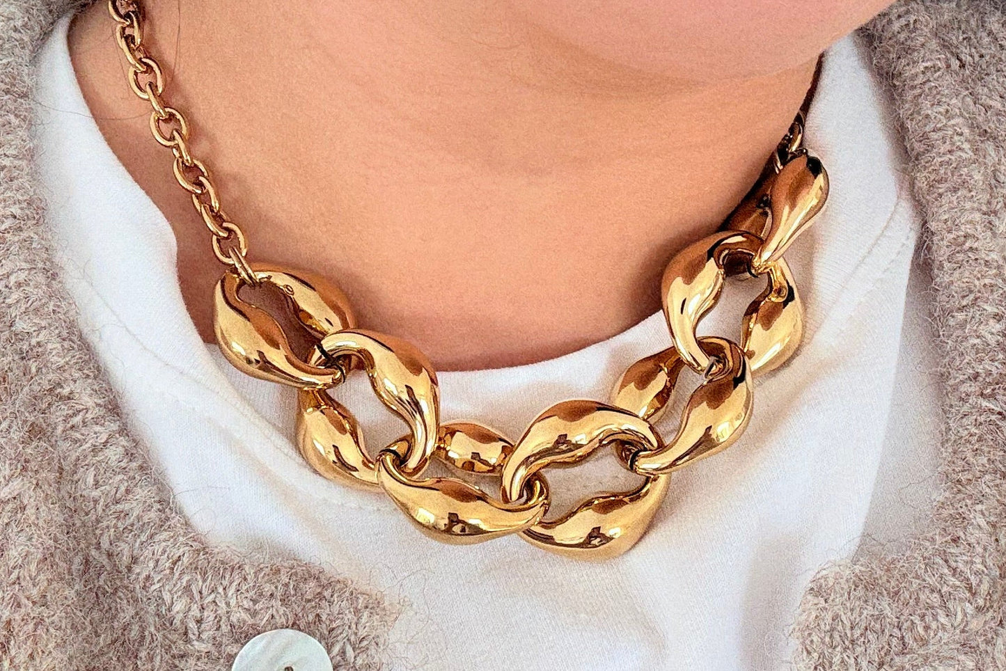 Le collier SAMIA - ANNEAUX TYPE GRAINS DE CAFE