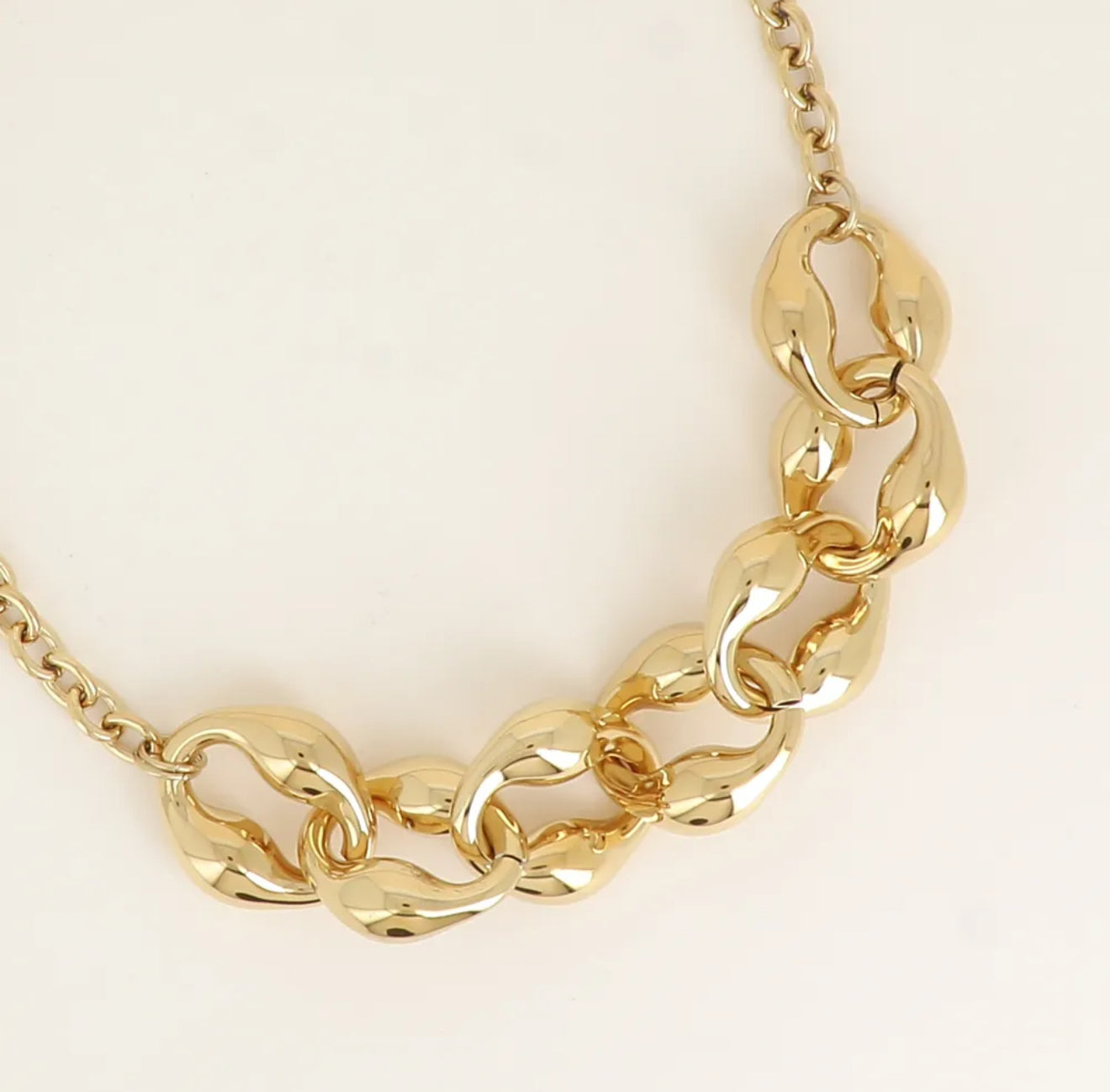 Le collier SAMIA - ANNEAUX TYPE GRAINS DE CAFE