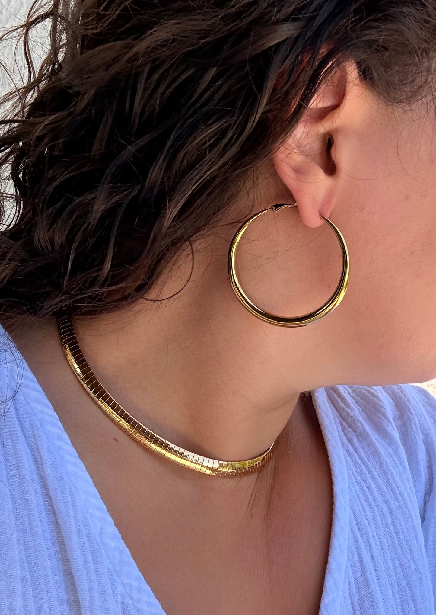 Les boucles d'oreilles TINA