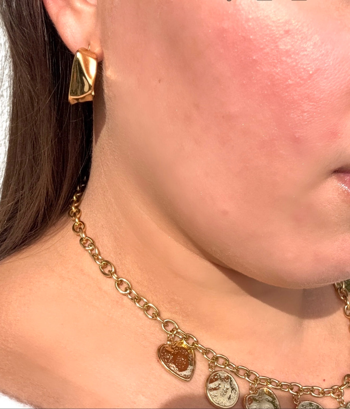 Les boucles d'oreilles CASSIANE