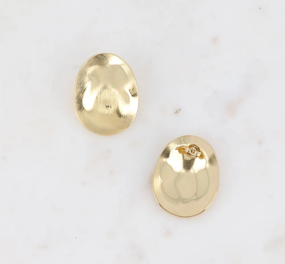 Les boucles d'oreilles ORNELLA
