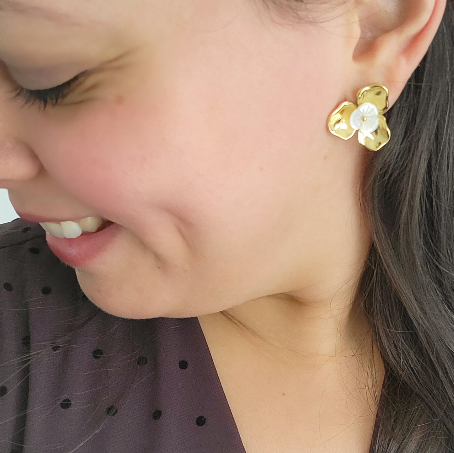 Les boucles d'oreilles FLORA