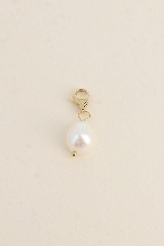 Le charm " Perla" en perle d'eau douce